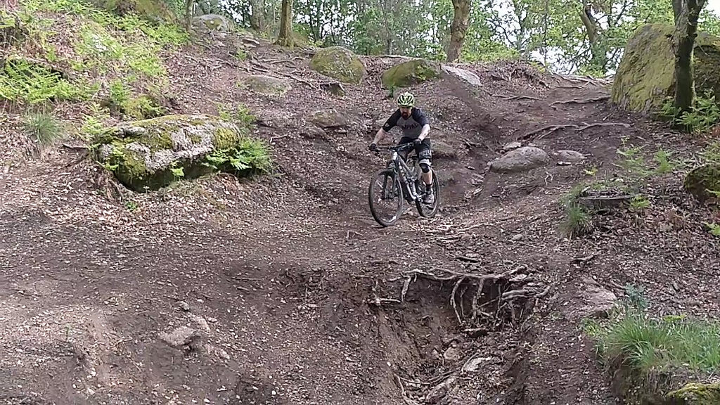 Schwerkraftfahrt mit dem Mountainbike - Adrenalin pur