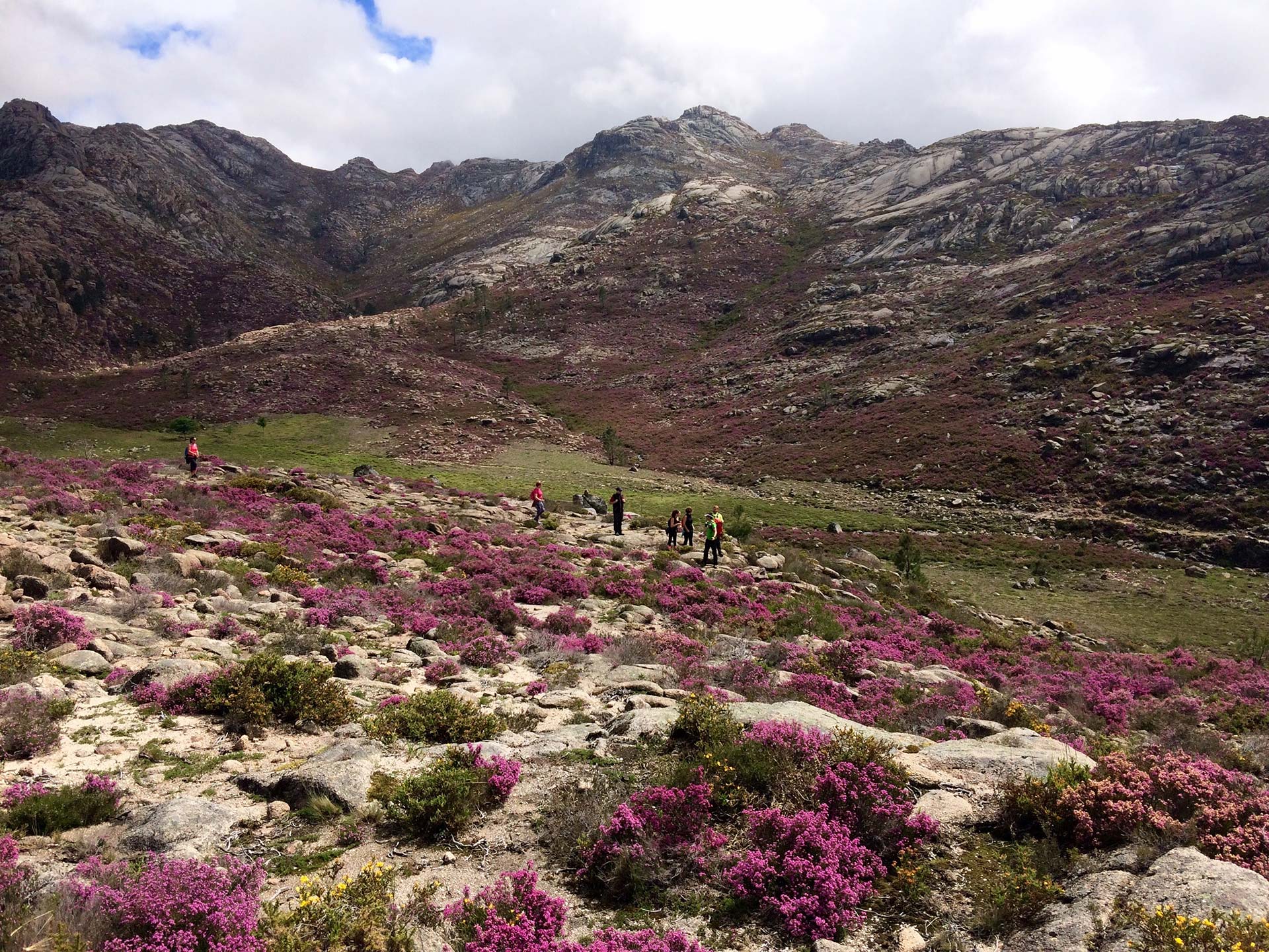 Trekking to Teixeira Valley
